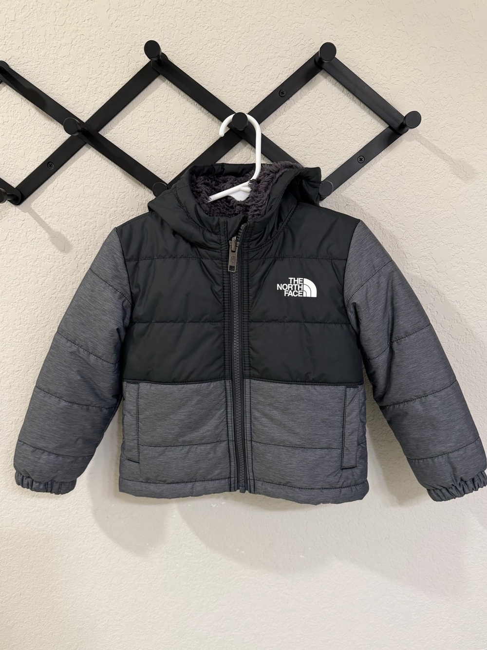 The North Face Toddler 2T Reversible Fleece Puffer Jacket Black Gray EUC